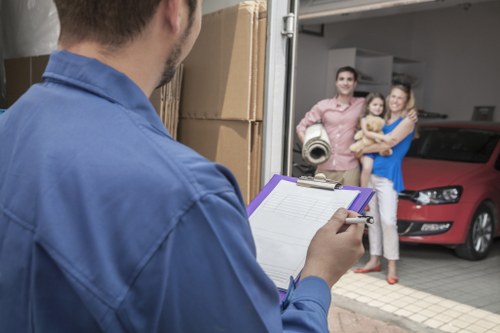 Moving truck service for homes and businesses in Edgware