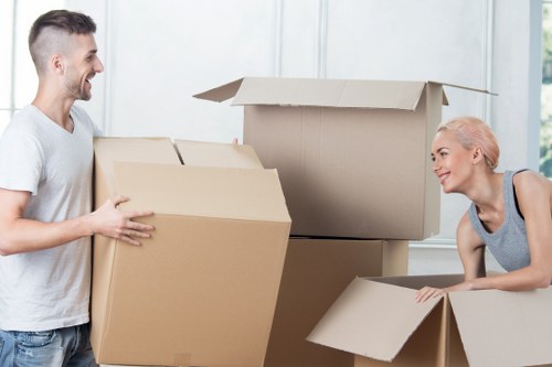 Local removal truck service for boxes and furniture