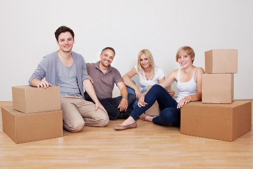 Moving team following a health and safety policy